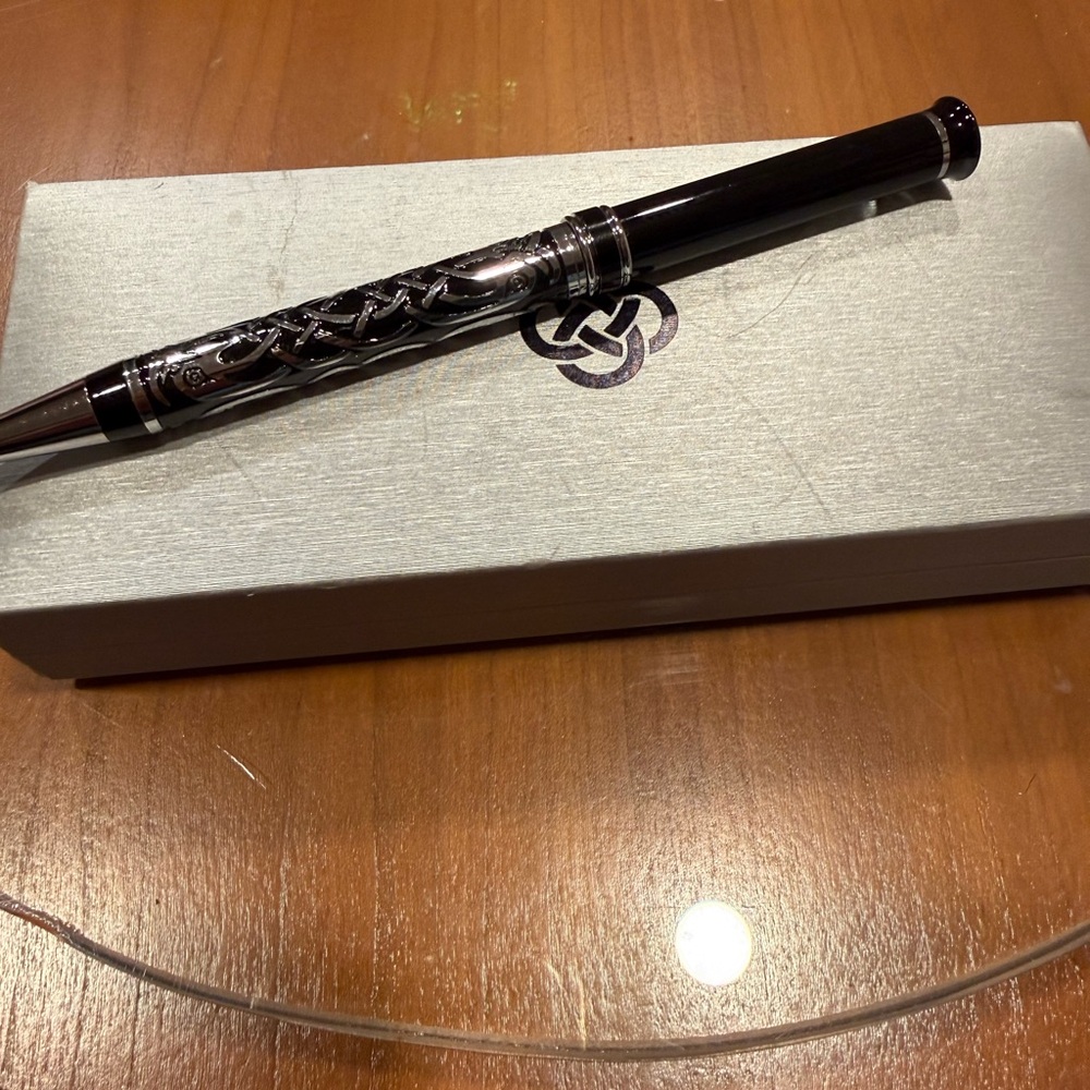 Elegant Black and Silver Pen